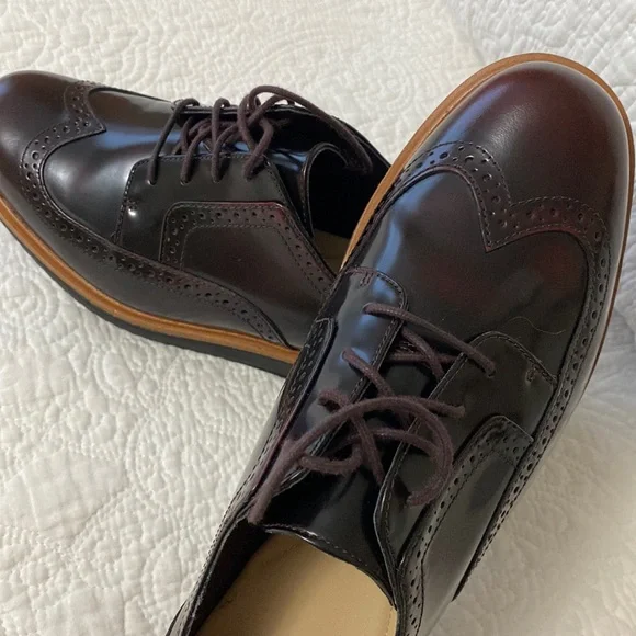 Ladies’ Oxfords by Clarks - Picture 4 of 14